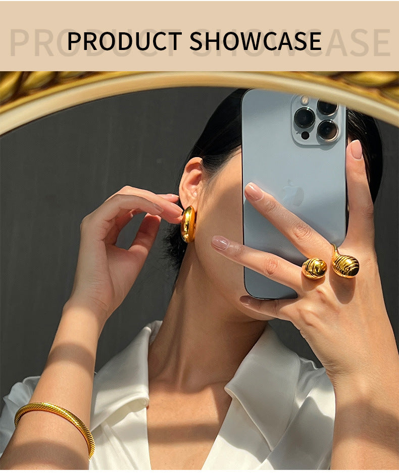 European and American fashion gold geometric C- shaped earrings titanium steel plated 18K gold simple design hollow bright three-dimensional earrings