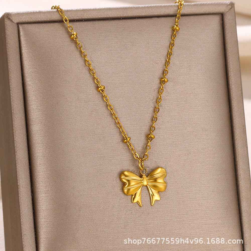 Cross-border European and American explosions butterfly pendant necklace ladies clavicle chain plated 18k gold non-fading pendant necklace wholesale