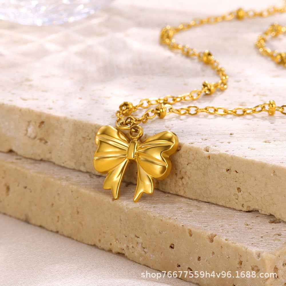 Cross-border European and American explosions butterfly pendant necklace ladies clavicle chain plated 18k gold non-fading pendant necklace wholesale