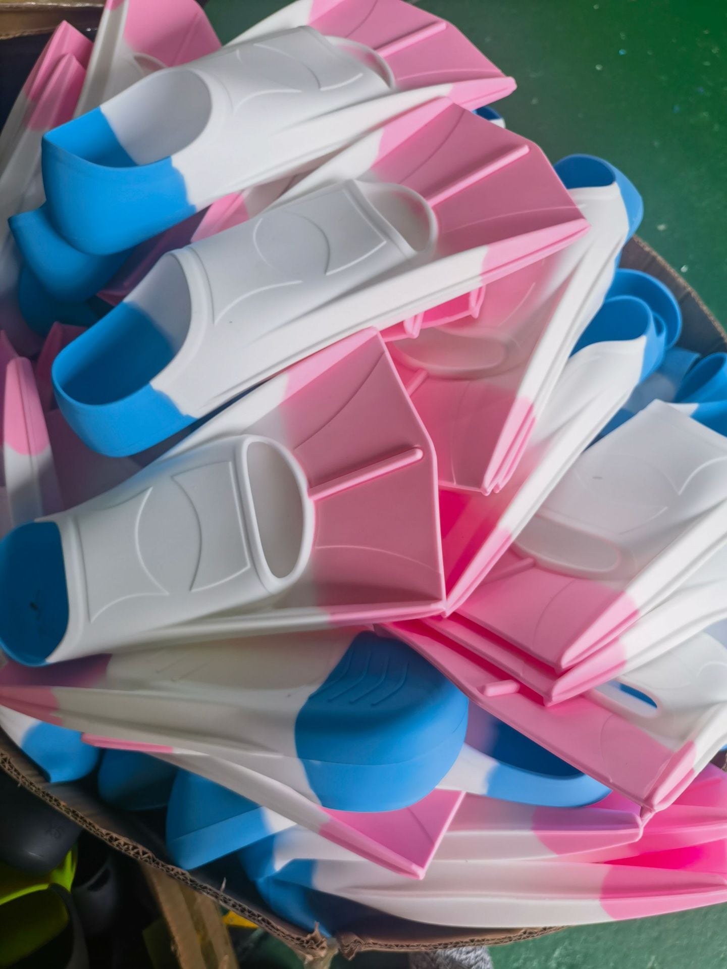 Hot sale professional training freestyle silicone frog shoes short flippers adult children flippers frog shoes manufacturers wholesale