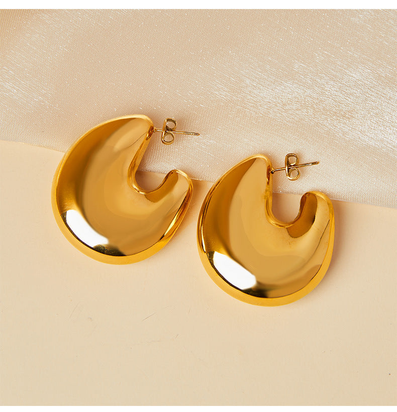 European and American fashion gold geometric C- shaped earrings titanium steel plated 18K gold simple design hollow bright three-dimensional earrings